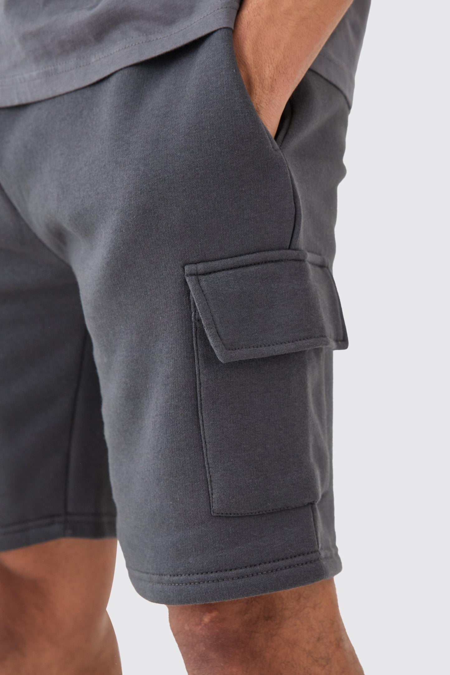 LOOSE FIT MID LENGTH CARGO SHORT