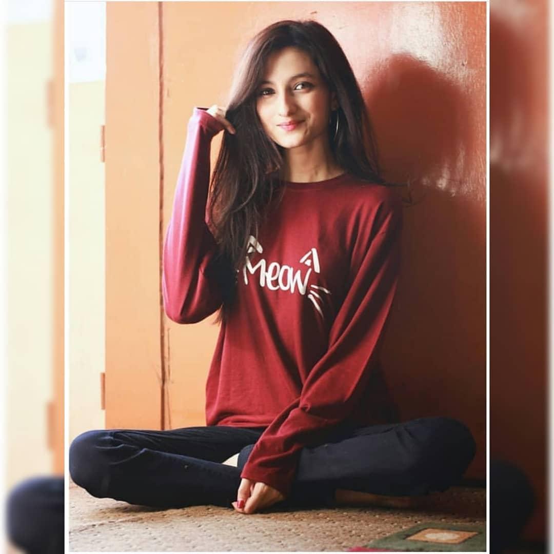 Mehroon Meow Cotton Printed T-shirt For Womens - Front View - AceCart